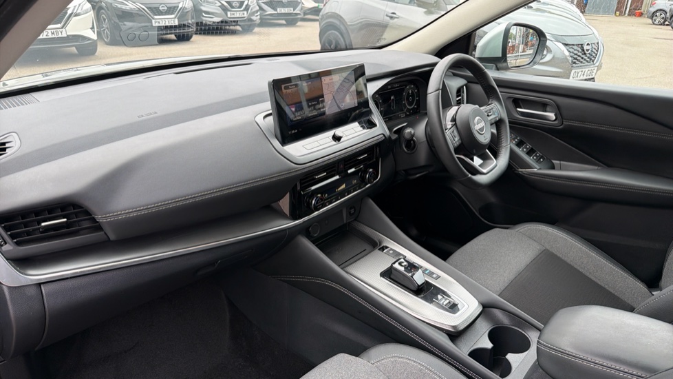 Nissan Qashqai 1.5 E-Power N-Connecta [Glass Roof] 5dr Auto Hybrid Hatchback - Image 9