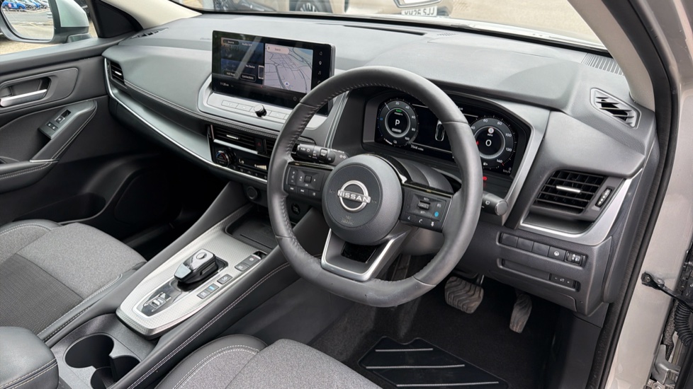 Nissan Qashqai 1.5 E-Power N-Connecta [Glass Roof] 5dr Auto Hybrid Hatchback - Image 11