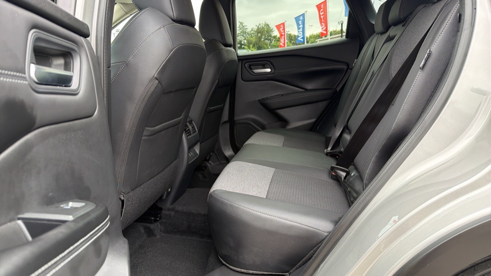 Nissan Qashqai 1.5 E-Power N-Connecta [Glass Roof] 5dr Auto Hybrid Hatchback - Image 16