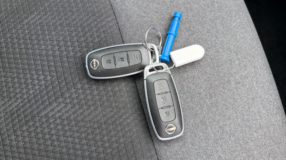 Nissan Qashqai 1.5 E-Power N-Connecta [Glass Roof] 5dr Auto Hybrid Hatchback - Image 20