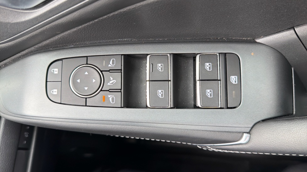 Nissan Qashqai 1.5 E-Power N-Connecta [Glass Roof] 5dr Auto Hybrid Hatchback - Image 26