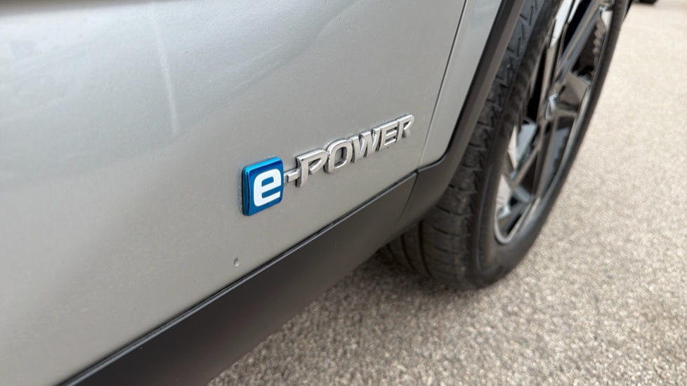 Nissan Qashqai 1.5 E-Power N-Connecta [Glass Roof] 5dr Auto Hybrid Hatchback - Image 28
