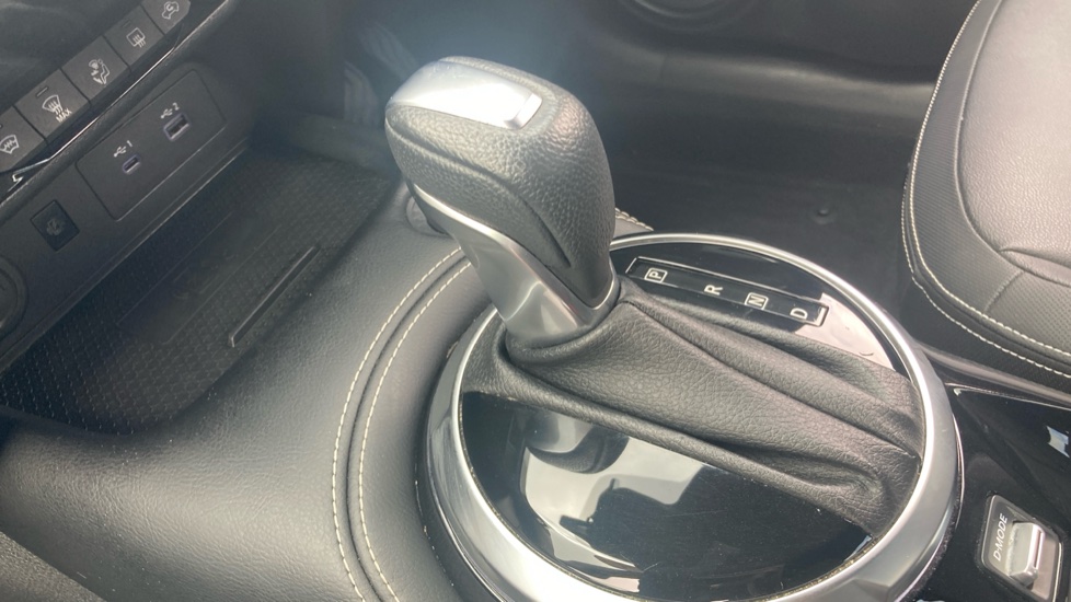 Nissan Juke 1.6 Hybrid Tekna 5dr Auto Hybrid Hatchback - Image 13