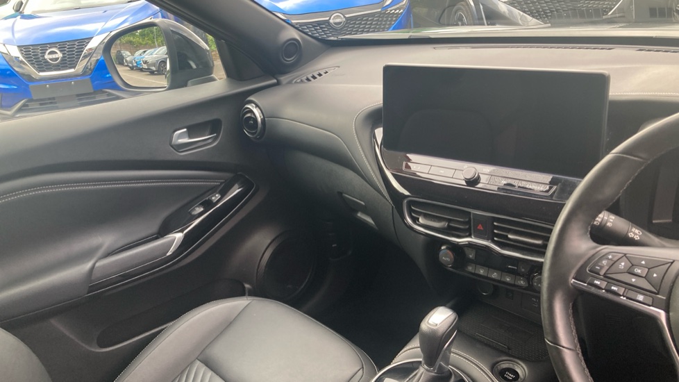 Nissan Juke 1.6 Hybrid Tekna 5dr Auto Hybrid Hatchback - Image 14