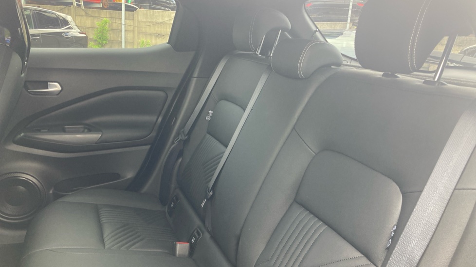Nissan Juke 1.6 Hybrid Tekna 5dr Auto Hybrid Hatchback - Image 16