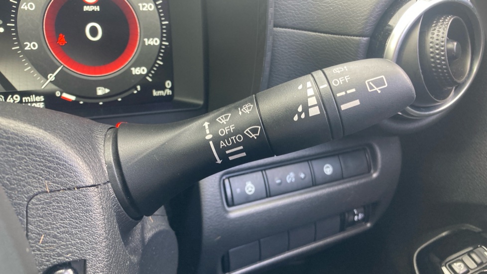 Nissan Juke 1.6 Hybrid Tekna 5dr Auto Hybrid Hatchback - Image 23