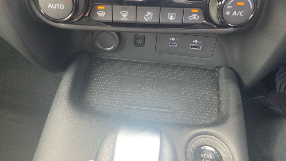 Nissan Juke 1.6 Hybrid Tekna 5dr Auto Hybrid Hatchback - Image 27