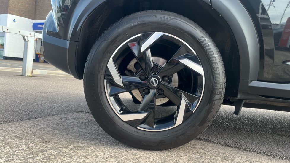 Nissan Juke 1.0 DiG-T 114 N-Connecta 5dr Petrol Hatchback - Image 7
