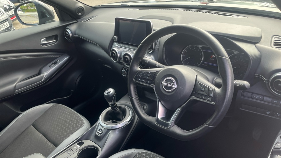 Nissan Juke 1.0 DiG-T 114 N-Connecta 5dr Petrol Hatchback - Image 11