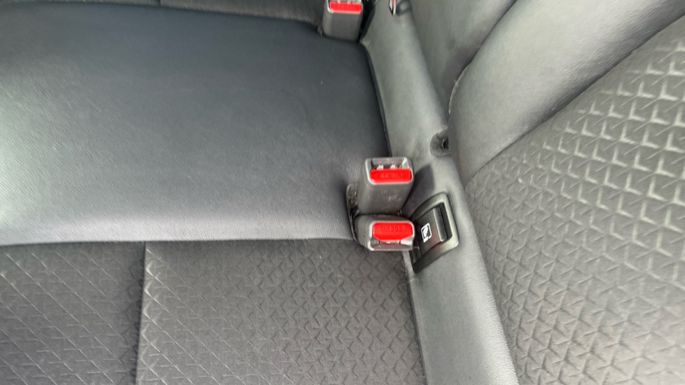 Nissan Juke 1.0 DiG-T 114 N-Connecta 5dr Petrol Hatchback - Image 17