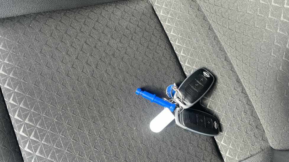 Nissan Juke 1.0 DiG-T 114 N-Connecta 5dr Petrol Hatchback - Image 20