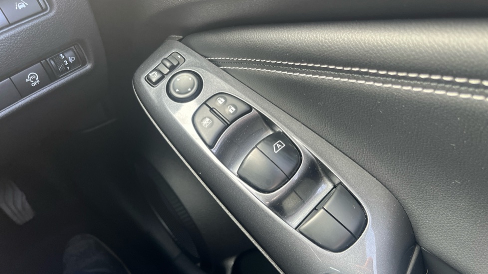 Nissan Juke 1.0 DiG-T 114 N-Connecta 5dr Petrol Hatchback - Image 22
