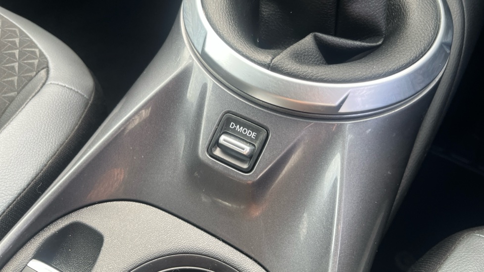 Nissan Juke 1.0 DiG-T 114 N-Connecta 5dr Petrol Hatchback - Image 26