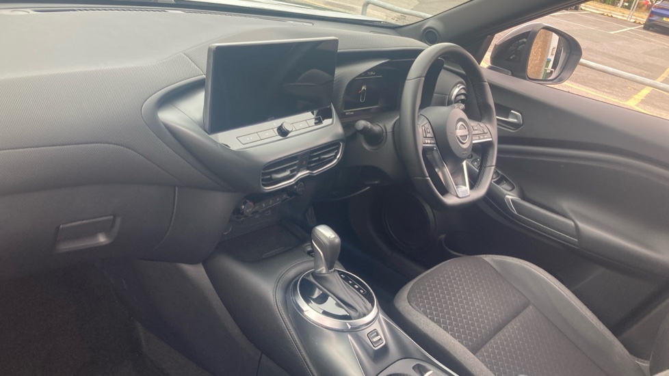 Nissan Juke 1.6 Hybrid N-Connecta 5dr Auto Hybrid Hatchback - Image 9
