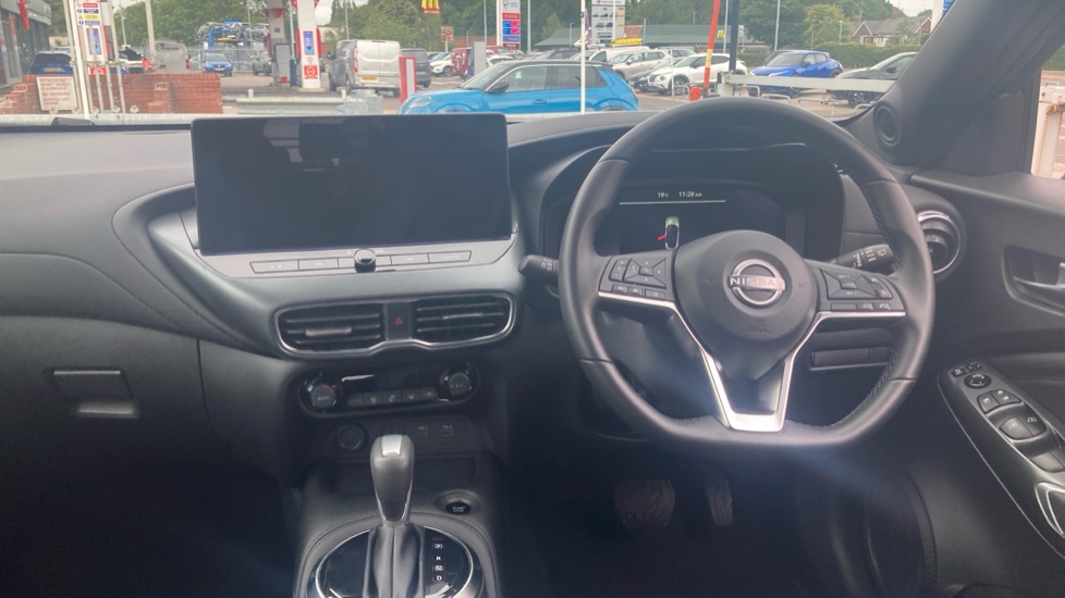 Nissan Juke 1.6 Hybrid N-Connecta 5dr Auto Hybrid Hatchback - Image 10