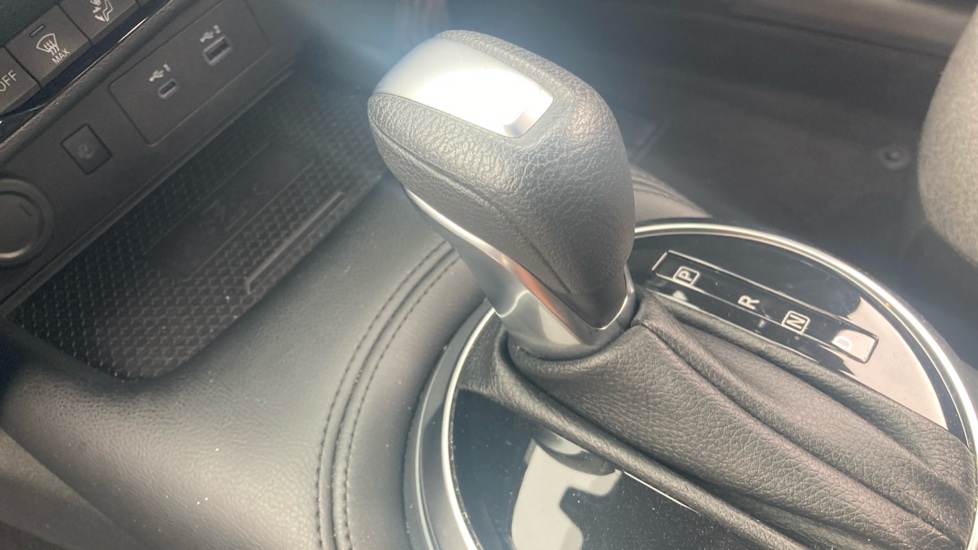 Nissan Juke 1.6 Hybrid N-Connecta 5dr Auto Hybrid Hatchback - Image 13