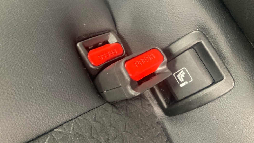 Nissan Juke 1.6 Hybrid N-Connecta 5dr Auto Hybrid Hatchback - Image 17