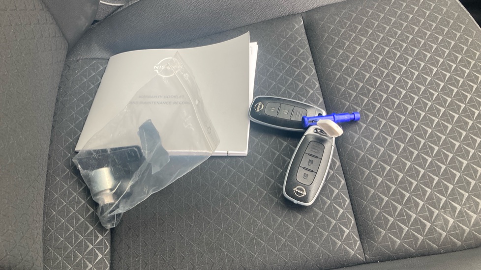 Nissan Juke 1.6 Hybrid N-Connecta 5dr Auto Hybrid Hatchback - Image 19