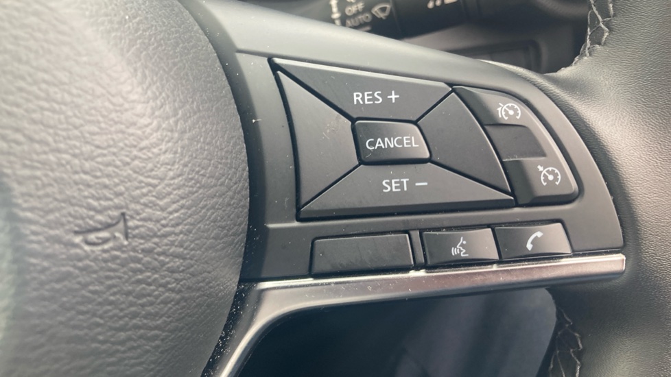 Nissan Juke 1.6 Hybrid N-Connecta 5dr Auto Hybrid Hatchback - Image 22