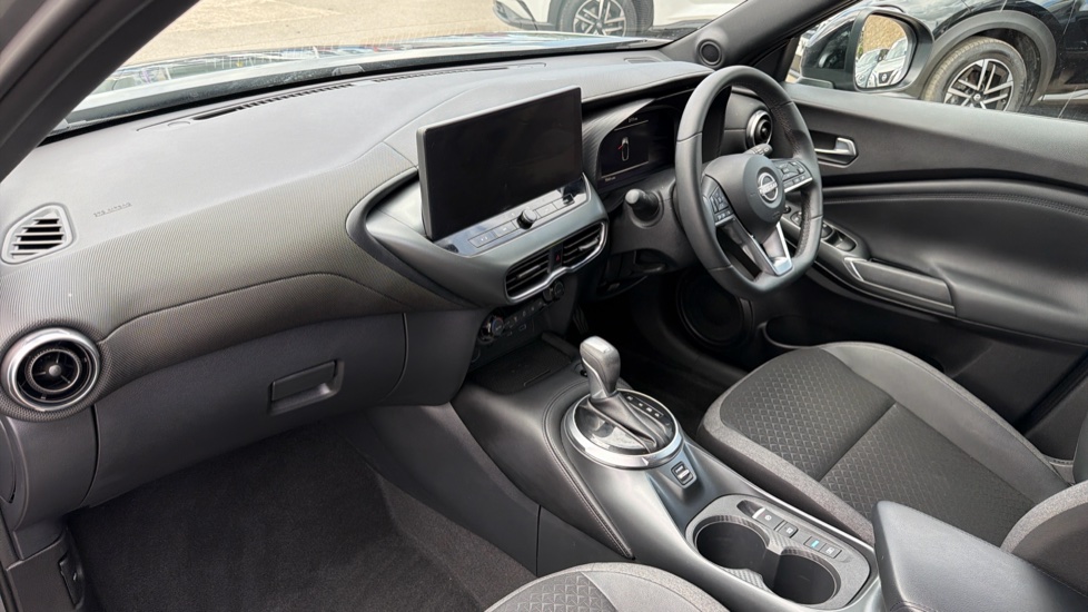 Nissan Juke 1.6 Hybrid N-Connecta 5dr Auto Hybrid Hatchback - Image 9