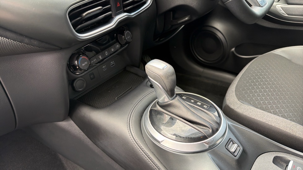 Nissan Juke 1.6 Hybrid N-Connecta 5dr Auto Hybrid Hatchback - Image 13