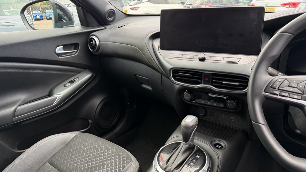 Nissan Juke 1.6 Hybrid N-Connecta 5dr Auto Hybrid Hatchback - Image 14