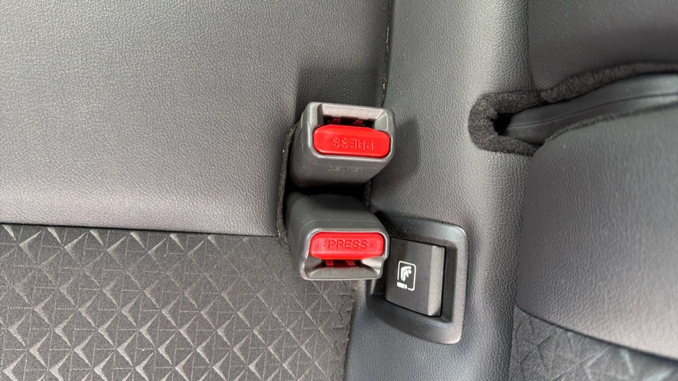 Nissan Juke 1.6 Hybrid N-Connecta 5dr Auto Hybrid Hatchback - Image 17