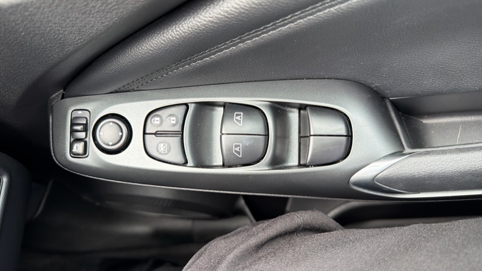 Nissan Juke 1.6 Hybrid N-Connecta 5dr Auto Hybrid Hatchback - Image 26