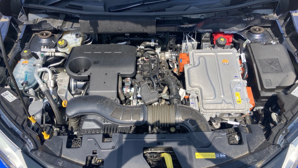 Nissan Juke 1.6 Hybrid Tekna 5dr Auto Hybrid Hatchback - Image 8