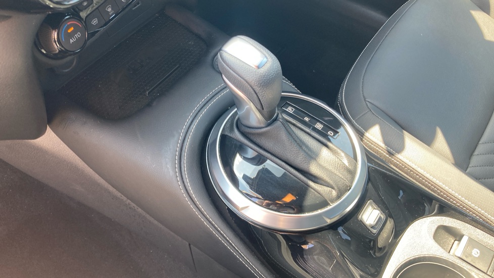 Nissan Juke 1.6 Hybrid Tekna 5dr Auto Hybrid Hatchback - Image 13