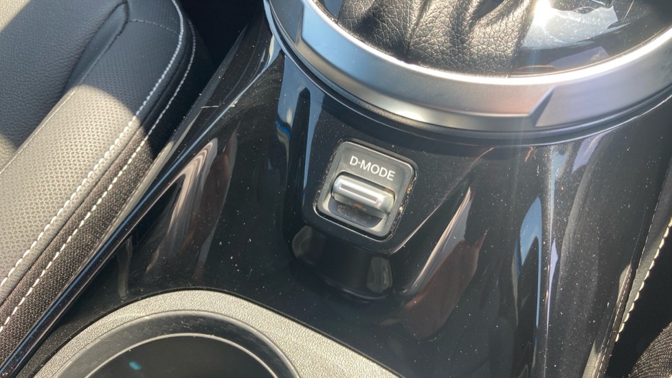 Nissan Juke 1.6 Hybrid Tekna 5dr Auto Hybrid Hatchback - Image 27