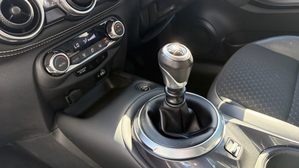Nissan Juke 1.0 DiG-T 114 N-Connecta 5dr Petrol Hatchback - Image 13