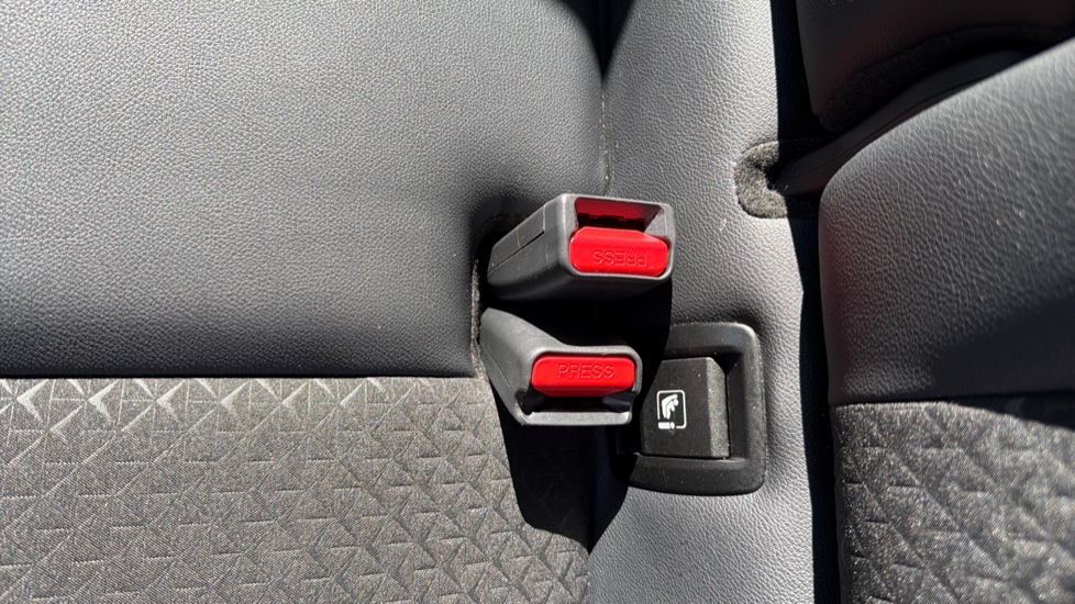 Nissan Juke 1.0 DiG-T 114 N-Connecta 5dr Petrol Hatchback - Image 17