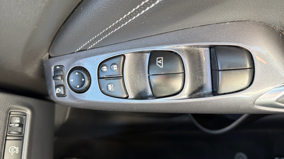 Nissan Juke 1.0 DiG-T 114 N-Connecta 5dr Petrol Hatchback - Image 24