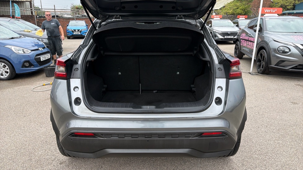 Nissan Juke 1.6 Hybrid Tekna 5dr Auto Hybrid Hatchback - Image 4