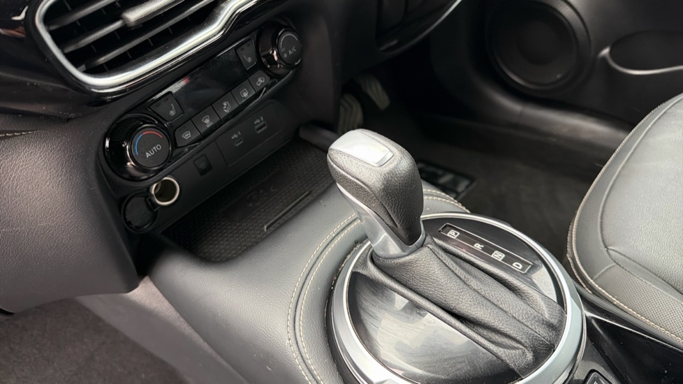 Nissan Juke 1.6 Hybrid Tekna 5dr Auto Hybrid Hatchback - Image 13
