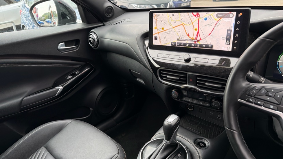 Nissan Juke 1.6 Hybrid Tekna 5dr Auto Hybrid Hatchback - Image 14