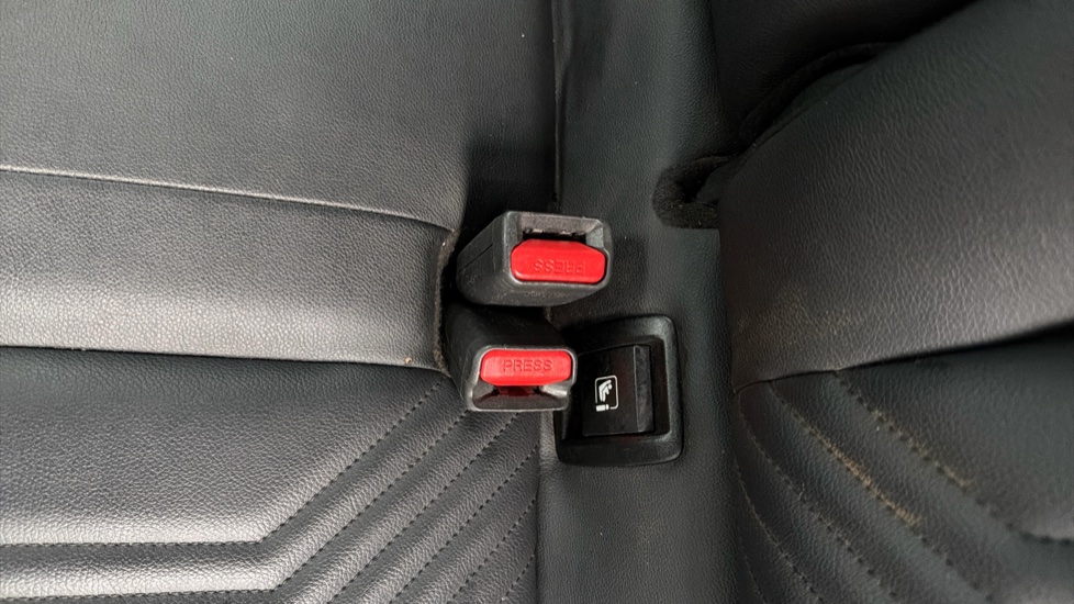 Nissan Juke 1.6 Hybrid Tekna 5dr Auto Hybrid Hatchback - Image 17