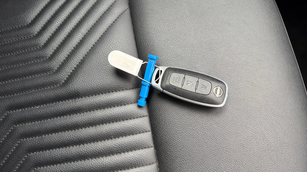 Nissan Juke 1.6 Hybrid Tekna 5dr Auto Hybrid Hatchback - Image 20