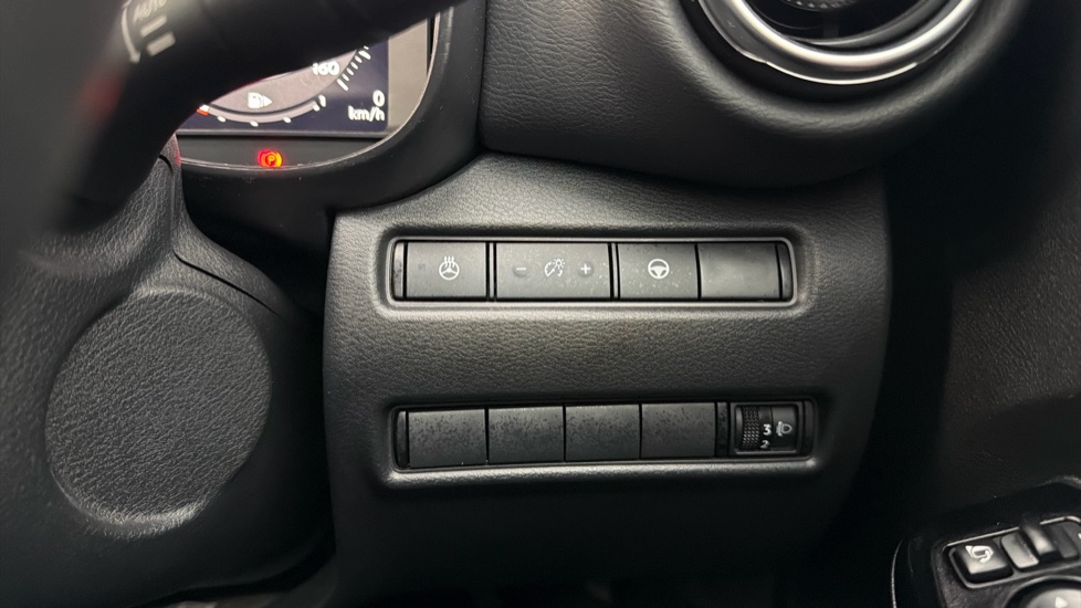 Nissan Juke 1.6 Hybrid Tekna 5dr Auto Hybrid Hatchback - Image 24