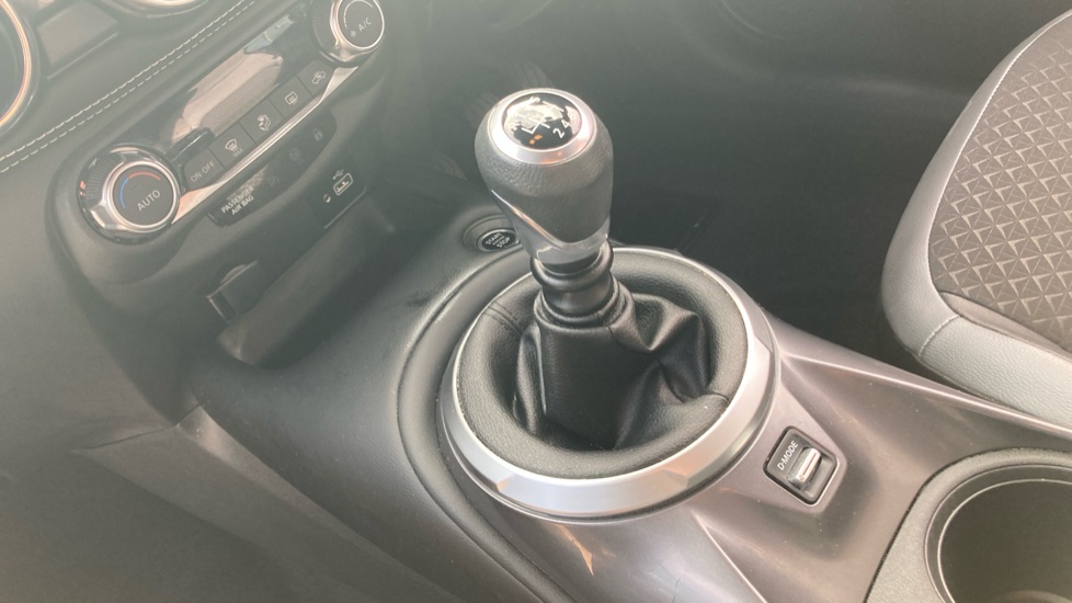Nissan Juke 1.0 DiG-T 114 N-Connecta 5dr Petrol Hatchback - Image 13