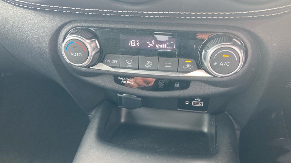 Nissan Juke 1.0 DiG-T 114 N-Connecta 5dr Petrol Hatchback - Image 26