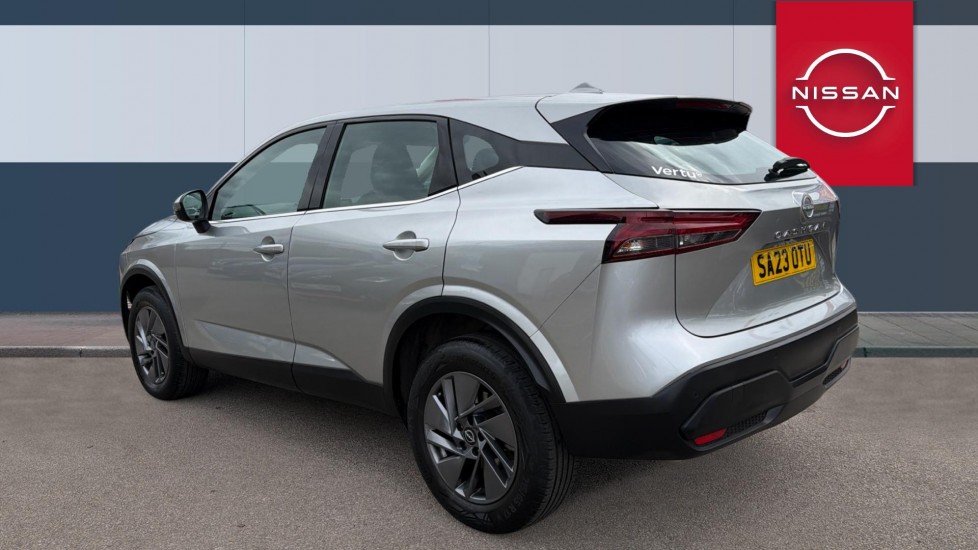 Nissan Qashqai 1.3 DiG-T MH Acenta Premium 5dr Petrol Hatchback - Image 2