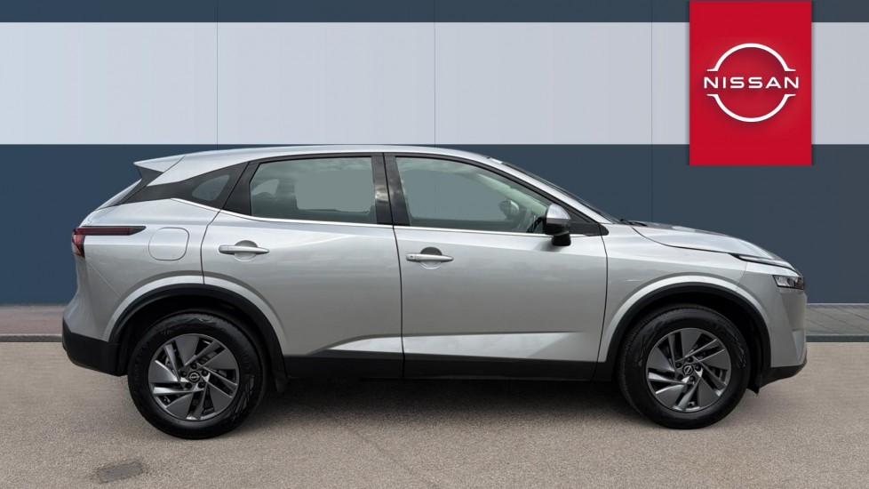 Nissan Qashqai 1.3 DiG-T MH Acenta Premium 5dr Petrol Hatchback - Image 5