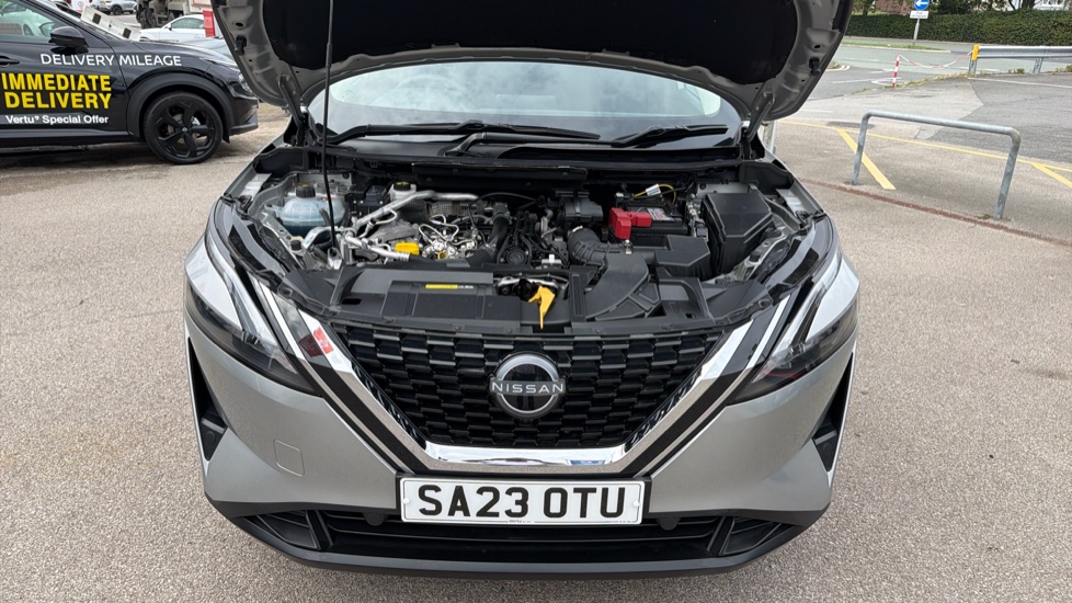 Nissan Qashqai 1.3 DiG-T MH Acenta Premium 5dr Petrol Hatchback - Image 8