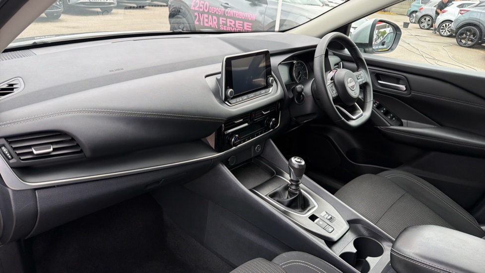Nissan Qashqai 1.3 DiG-T MH Acenta Premium 5dr Petrol Hatchback - Image 9