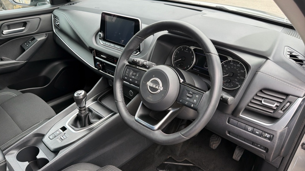 Nissan Qashqai 1.3 DiG-T MH Acenta Premium 5dr Petrol Hatchback - Image 11