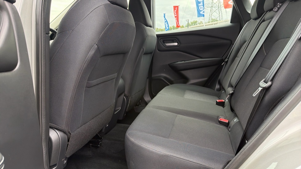 Nissan Qashqai 1.3 DiG-T MH Acenta Premium 5dr Petrol Hatchback - Image 16