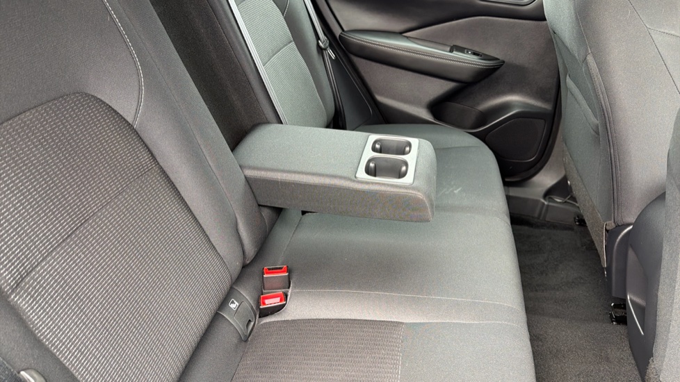Nissan Qashqai 1.3 DiG-T MH Acenta Premium 5dr Petrol Hatchback - Image 25