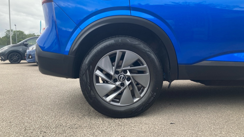 Nissan Qashqai 1.3 DiG-T MH Acenta Premium 5dr Petrol Hatchback - Image 7